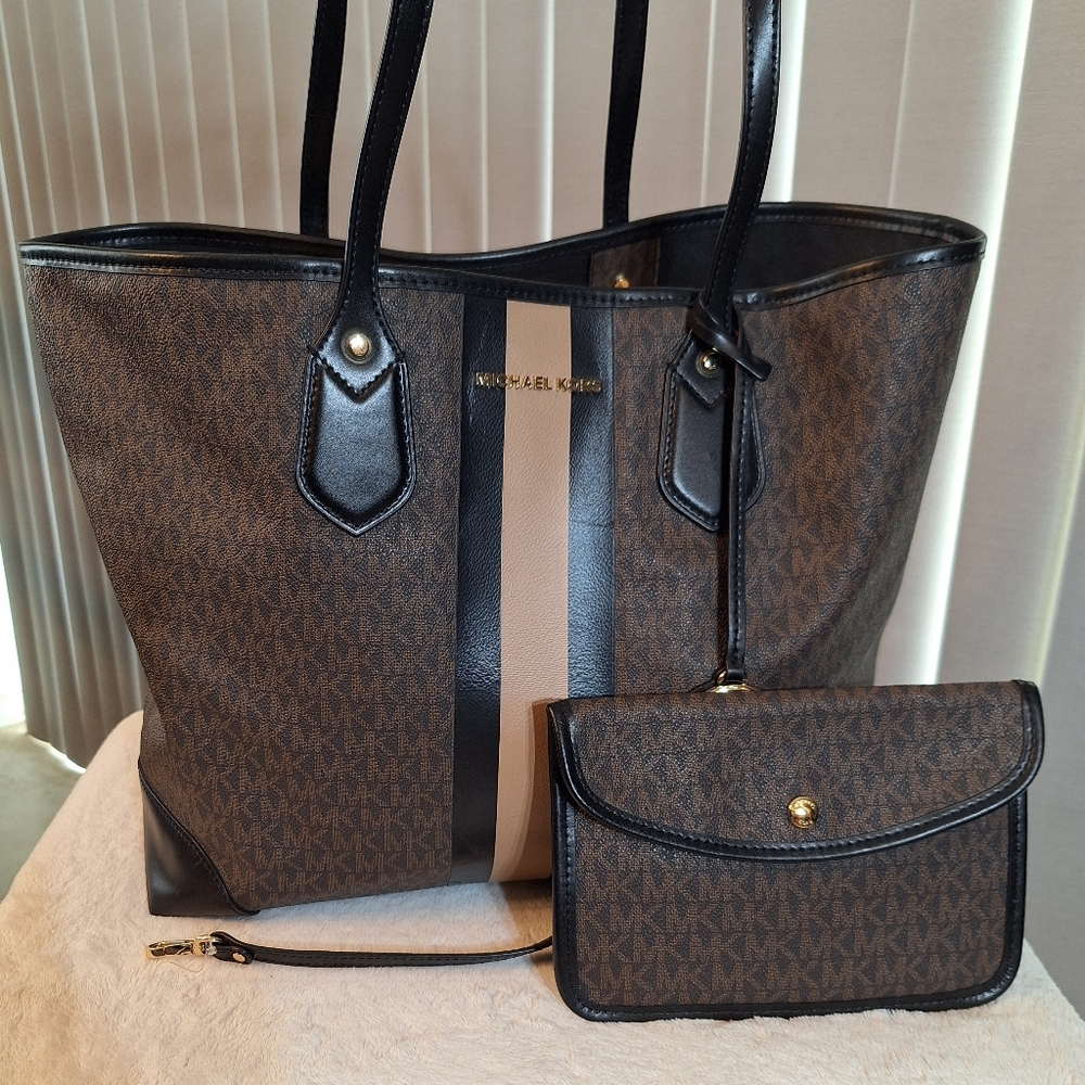 CLEAN Michel Kors Eva Large Tote - Picture 1 of 15